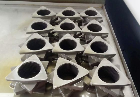 La haute boudineuse à vis de jumeau de résistance à la corrosion partie l'élément de vis d'extrudeuse pour TEX54