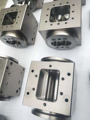 Barils à vis de l'extrudeur Berstoff ZE 82