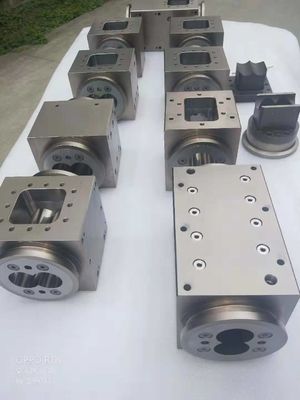 Barils à vis de l'extrudeur Berstoff ZE 82