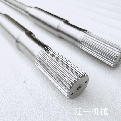 L'extrudeuse est utilisée dans l'industrie du plastique.