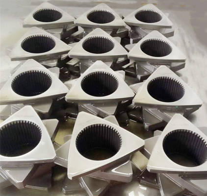 Éléments de vis d'extrudeuse en plastique double à haute usure avec traitement d'éteinte sous vide Segments de pelle à vol simple