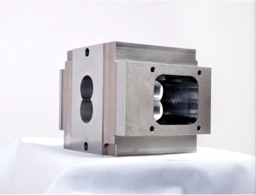 Extrudeuse d'usinage CNC de précision durable cylindre à vis rectangulaire